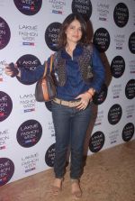 at Anita Dongre Show at lakme fashion week 2012 Day 3 in Grand Hyatt, Mumbai on 4th March 2012 (19).JPG